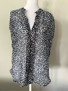 Collective Concepts Navy and White Printed Sleeveless Top. Size M